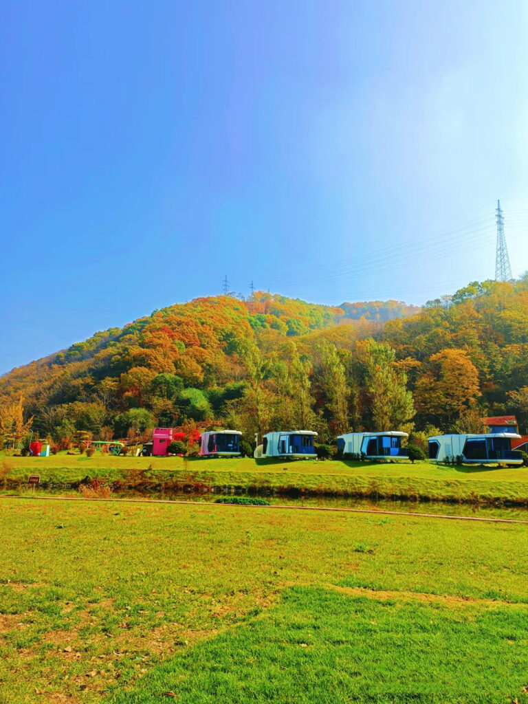 阳光下太空舱基地照片